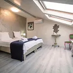 펜션 The Gallery - Garden And Garage 벨리코 터르노보