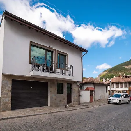 The Gallery - Garden And Garage Case de vacanță *